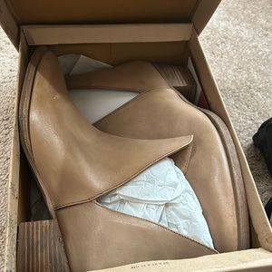 Brown double v ankle bootie